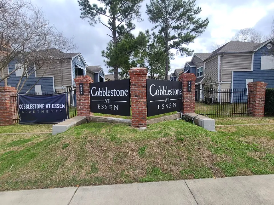 Brick sign columns