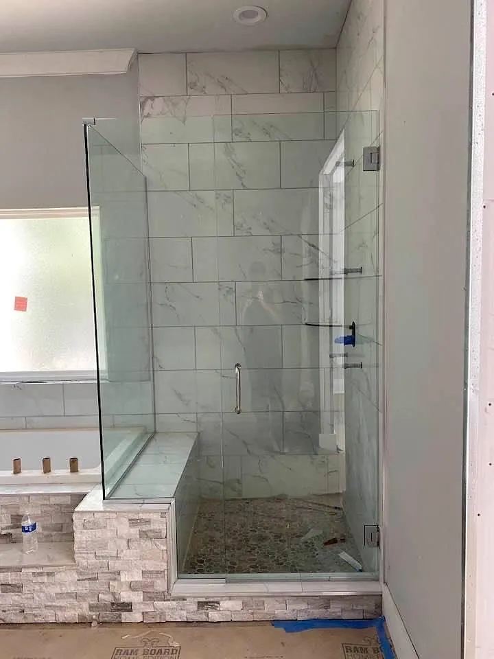 Glass shower and tub surround